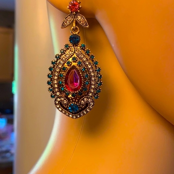 💗🍃🌿BOHO Ornate Jeweled Ceremonial Earrings🌿🍃 - Picture 3 of 4